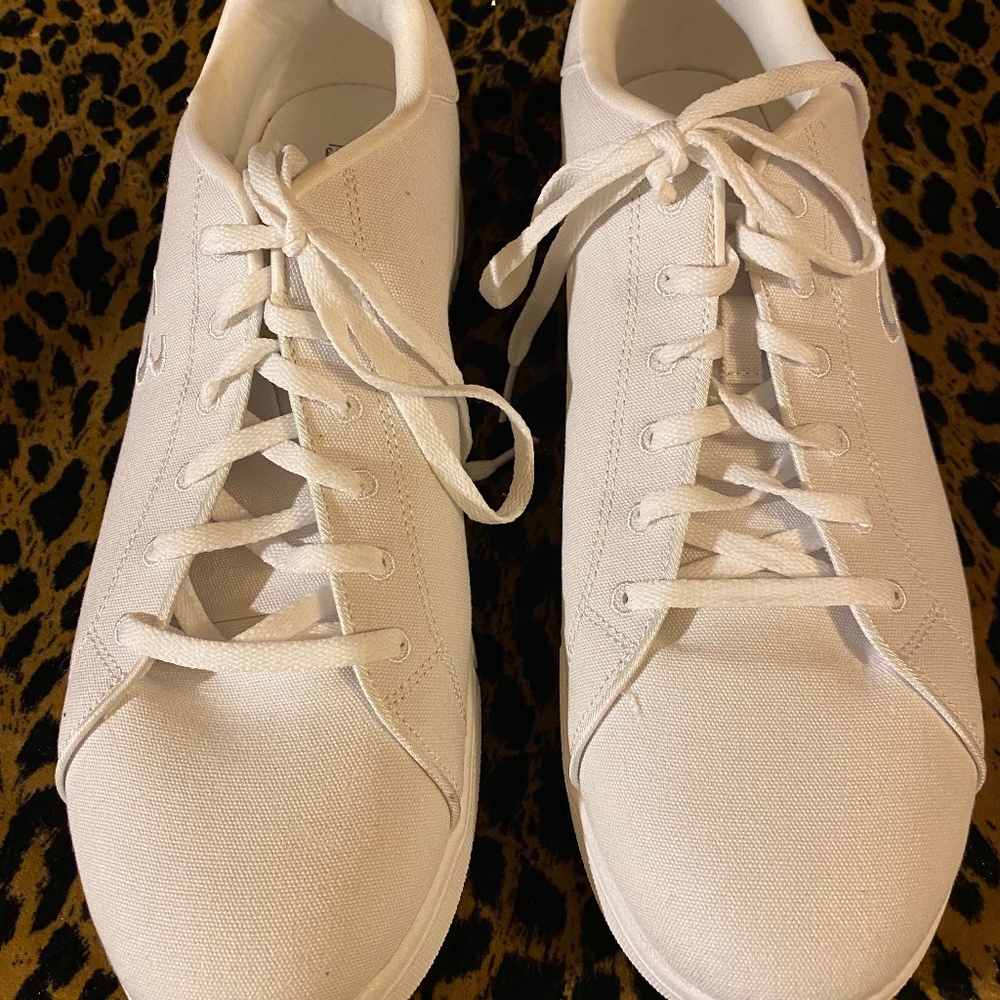 Skechers